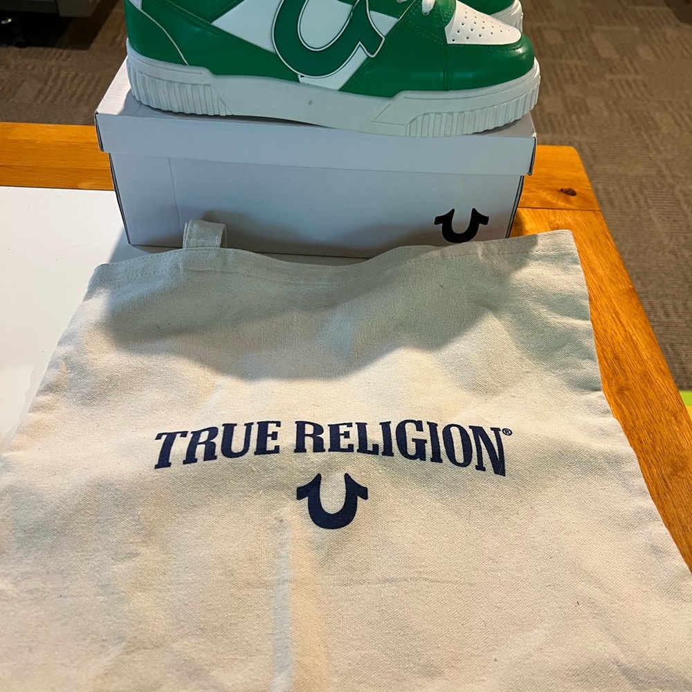 True Religion Stasha Sneaker w/ Tote